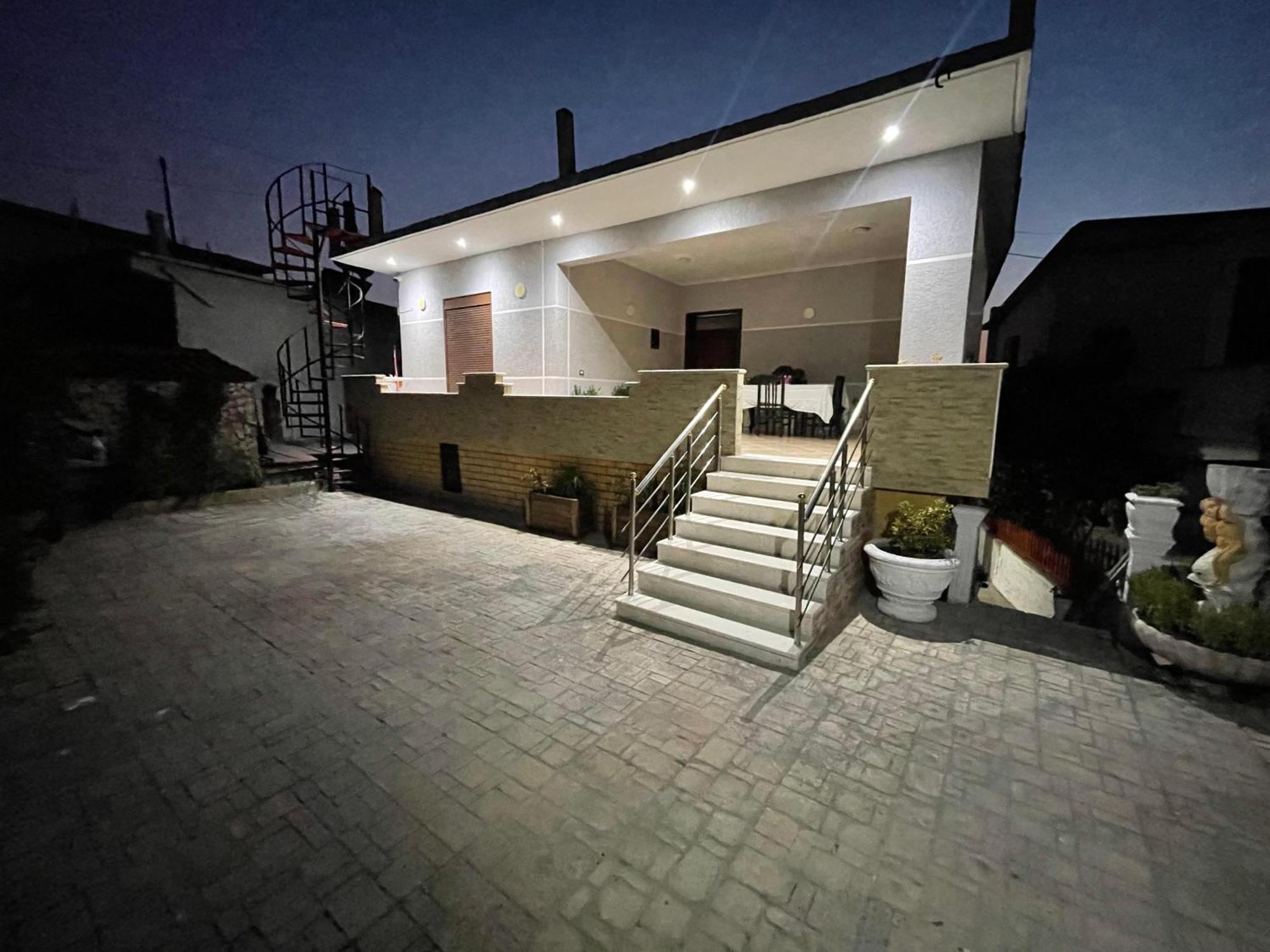 Anel'S Guesthouse Berat Ngoại thất bức ảnh