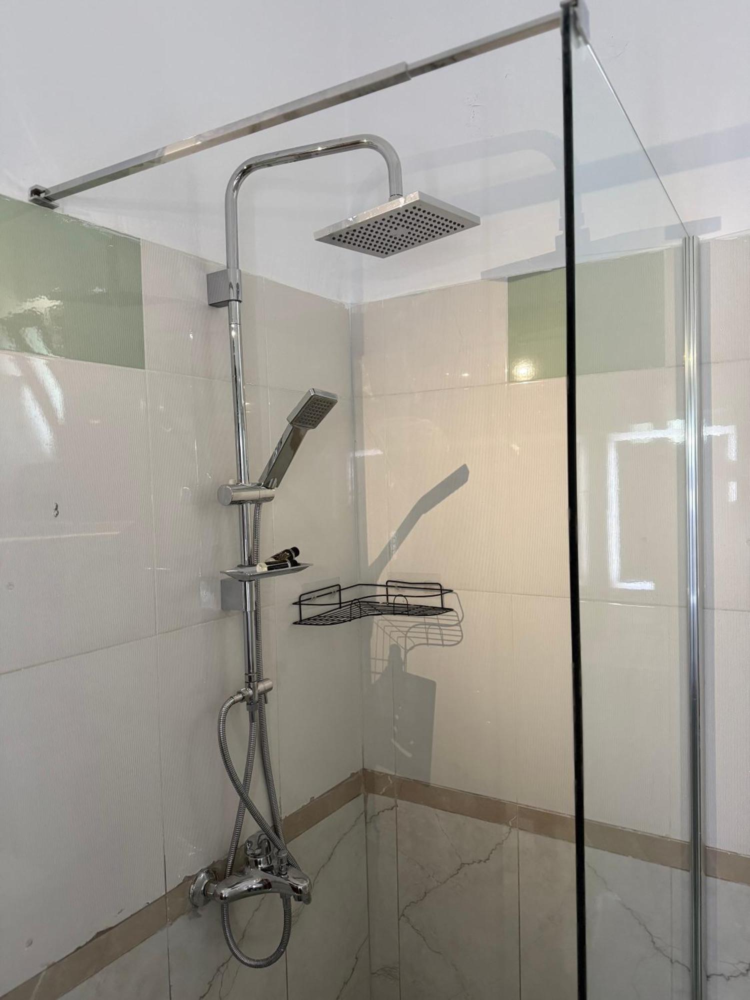 Anel'S Guesthouse Berat Ngoại thất bức ảnh