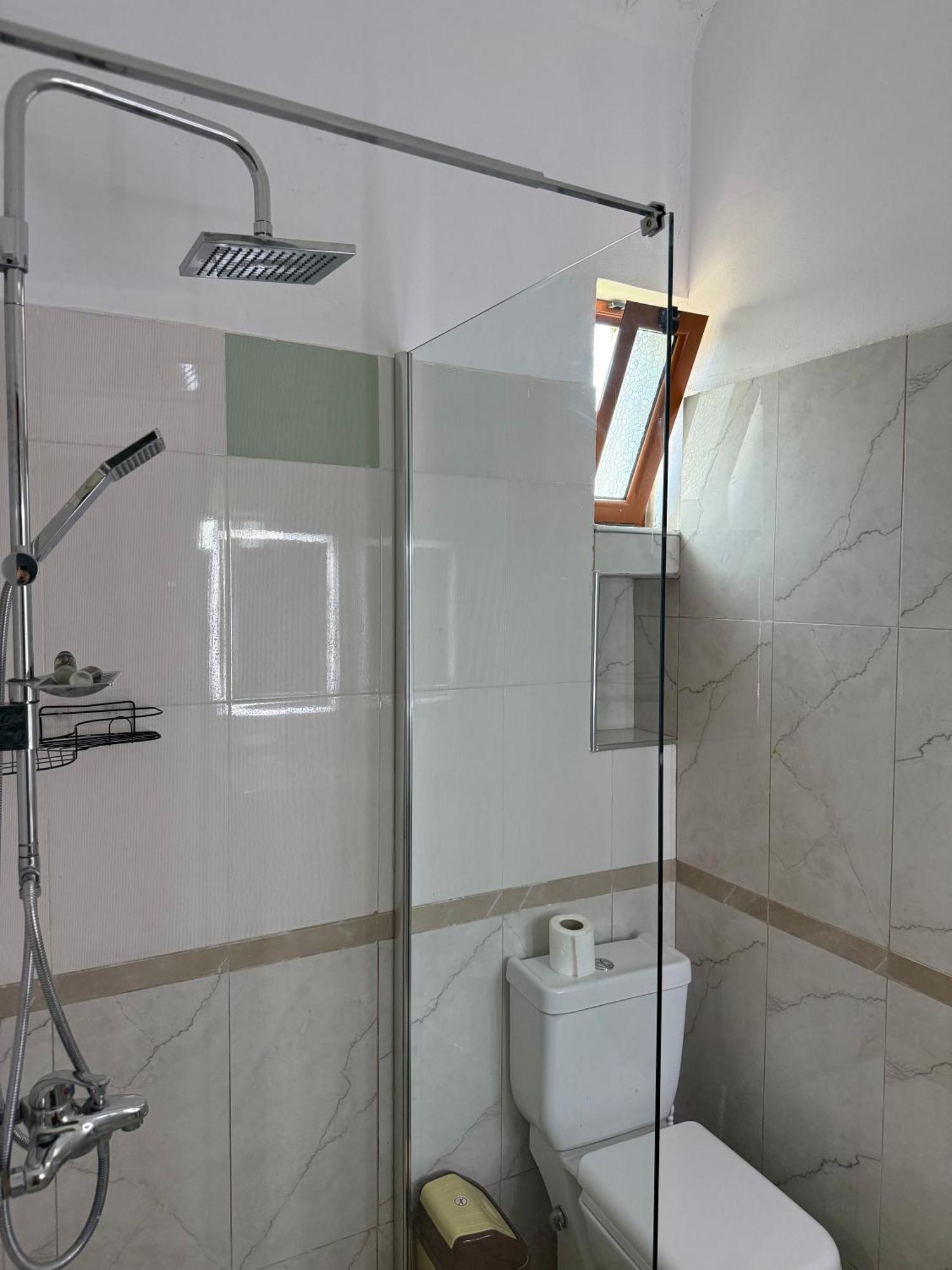 Anel'S Guesthouse Berat Ngoại thất bức ảnh